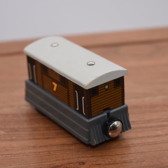 Toby # 7 2003- Thomas & Friends Wooden Railway Series Tank Engine Magnetic Toy - Picture 7 of 7